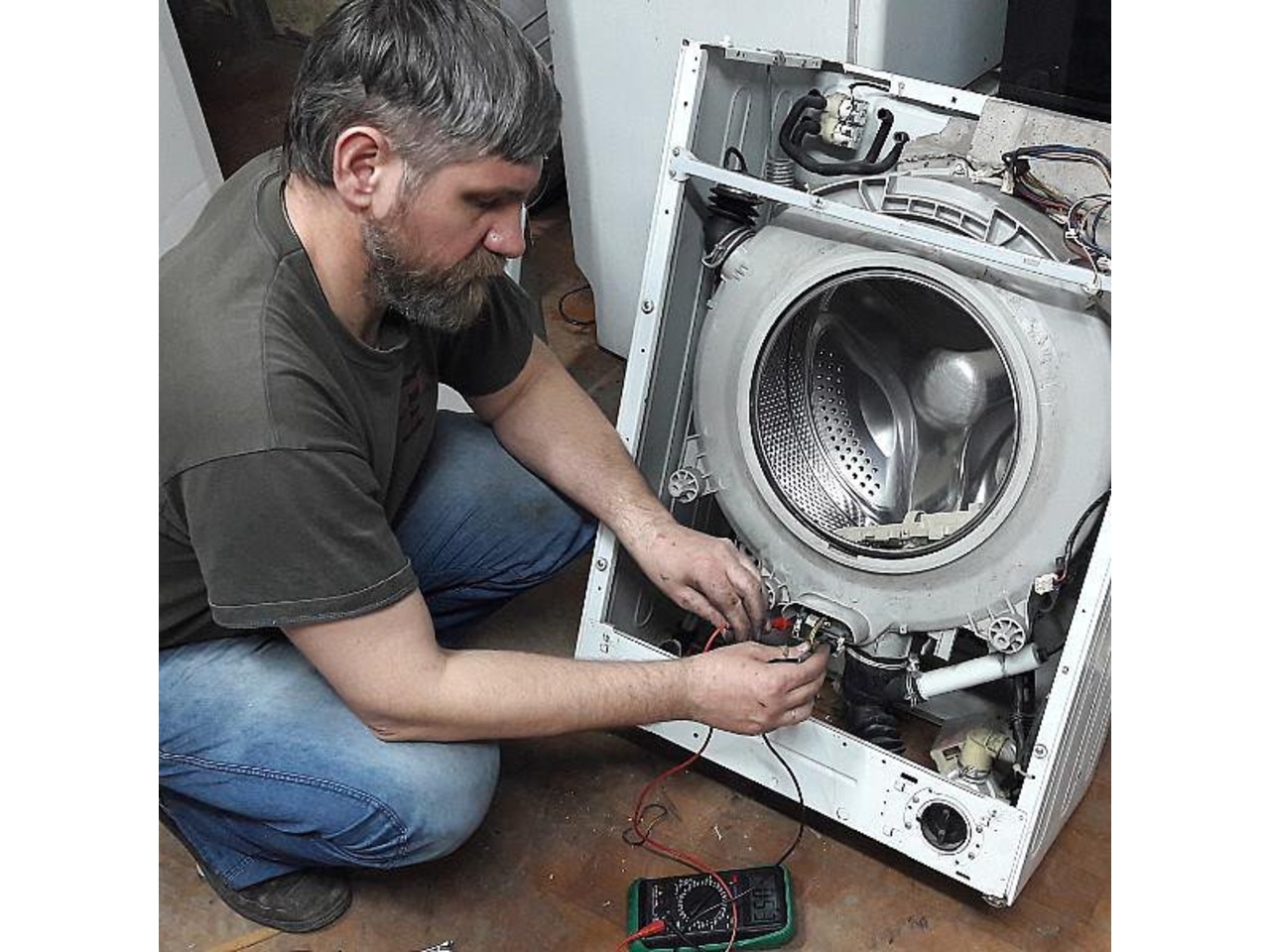 Самара ремонт стиральных машин на дому недорого. Мастер стиральных машин. Мастер по стиральным машинкам. Ремонт стиральных машин. Сломалась стиральная машина.